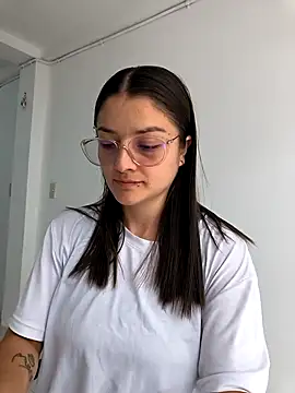 Coralinne   online show from 04-04-26, 03:09