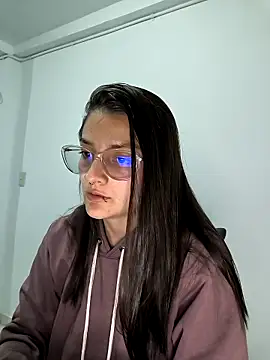 Coralinne   online show from 04-21-26, 01:07