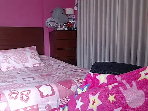 Snapshot of ConnieMagic chatting on 10-07-25, 08:06 ConnieMagic online show from 10-07-25, 08:06