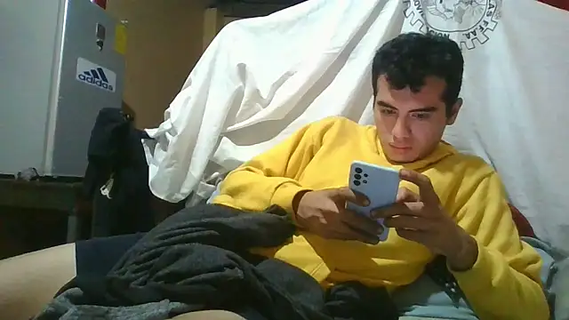 Snapshot of Ortiz3404 chatting on 01-17-26, 05:01 Ortiz3404 online show from 01-17-26, 05:01