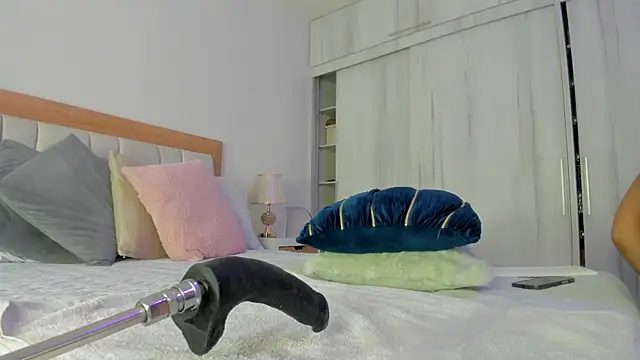 megan rous  online show from 11-19-25, 03:39