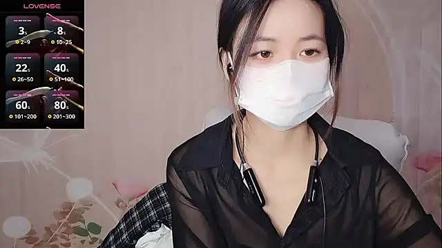 Snapshot of Lele-Baby chatting on 12-18-25, 02:06 Lele-Baby online show from 12-18-25, 02:06