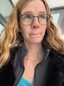 Snapshot of Bikergirl_97 chatting on 11-27-25, 12:51 Bikergirl 97 online show from 11-27-25, 12:51