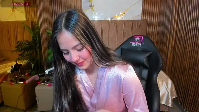 Snapshot of juanita_tay chatting on 05-01-26, 11:37 juanita tay online show from 05-01-26, 11:37