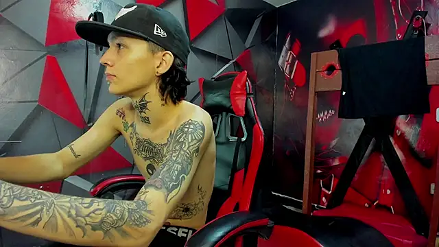 StraightBoy Nick online show from 10-15-25, 05:51