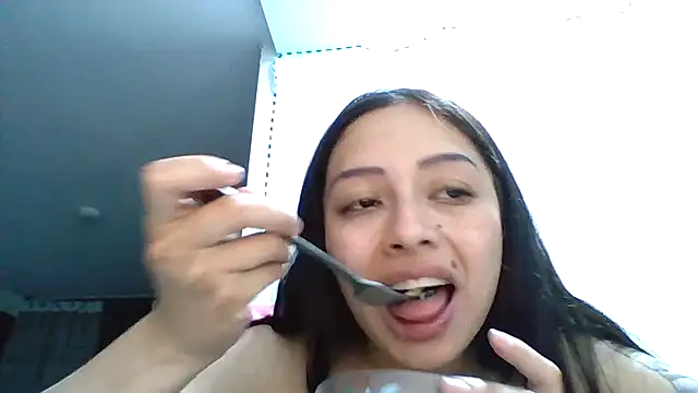 Snapshot of sara_gomez1_ chatting on 05-22-26, 12:18 sara gomez1 online show from 05-22-26, 12:18