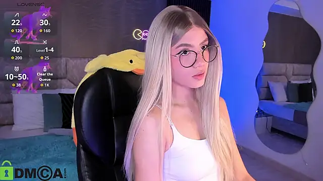 Arinextdoor online show from 10-18-25, 12:24