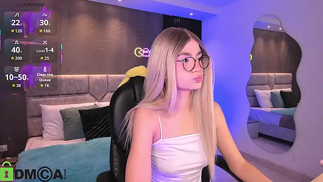 Arinextdoor online show from 10-28-25, 10:12