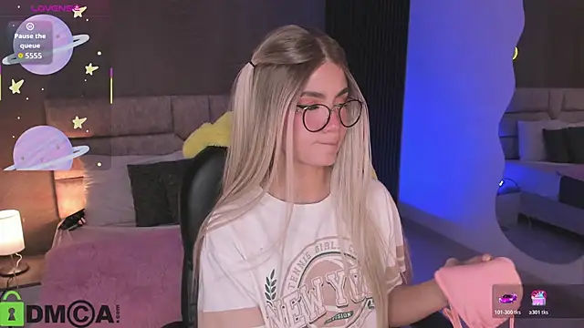 Arinextdoor online show from 11-20-25, 11:37