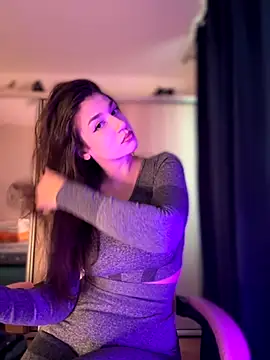 ScarletBloom  online show from 10-03-25, 11:18