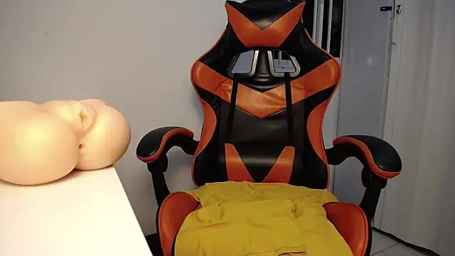 Snapshot of NicolasThomson chatting on 10-24-25, 06:26 NicolasThomson online show from 10-24-25, 06:26