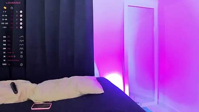 Snapshot of RoseeCarter chatting on 12-20-25, 12:40 RoseeCarter online show from 12-20-25, 12:40