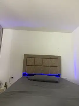 Snapshot of EmilyNoir1 chatting on 12-17-25, 12:27 EmilyNoir1 online show from 12-17-25, 12:27