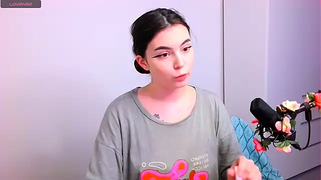 Snapshot of peachyness chatting on 12-01-25, 08:03 peachyness online show from 12-01-25, 08:03