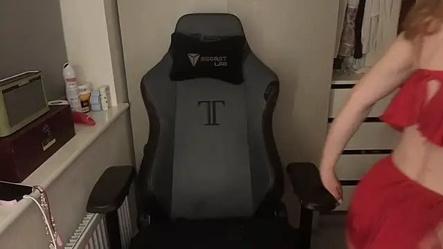 Lilly-Luscious online show from 12-15-25, 06:56