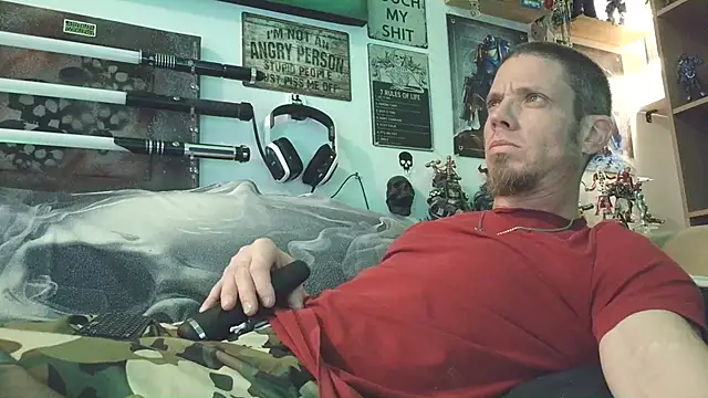 Snapshot of TomXXII chatting on 10-27-25, 12:26 TomXXII online show from 10-27-25, 12:26