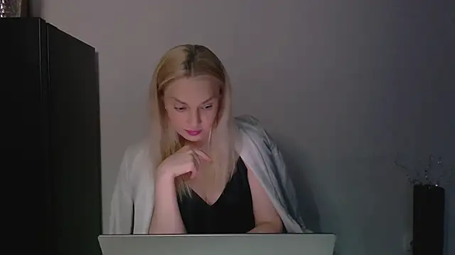 Snapshot of Lia_noo_regrets chatting on 05-03-26, 05:19 Lia noo regrets online show from 05-03-26, 05:19
