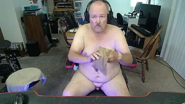 Snapshot of havethickcock chatting on 07-22-26, 03:53 havethickcock online show from 07-22-26, 03:53