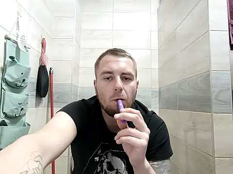 Snapshot of Vladyslav30 chatting on 04-26-26, 11:13 Vladyslav30 online show from 04-26-26, 11:13