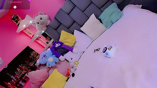 ShantyMillan online show from 10-14-25, 01:23