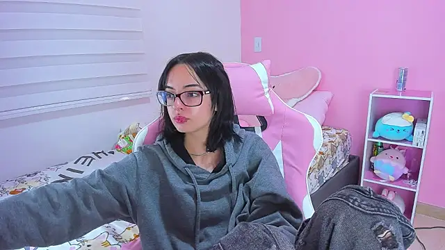 alexaa fox online show from 11-12-25, 05:41