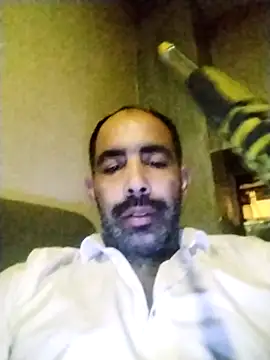 Snapshot of salimbasha chatting on 11-18-25, 12:16 salimbasha online show from 11-18-25, 12:16