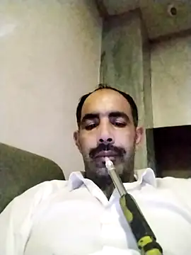 Snapshot of salimbasha chatting on 11-21-25, 08:29 salimbasha online show from 11-21-25, 08:29