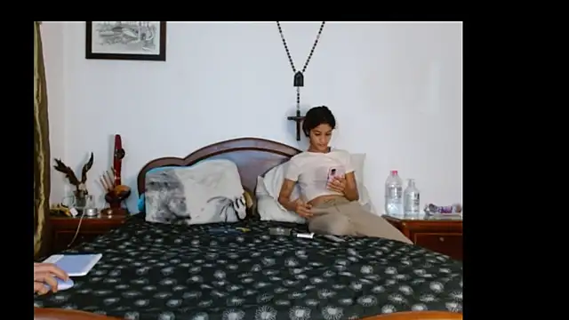 Snapshot of yenami chatting on 10-23-25, 06:23 yenami online show from 10-23-25, 06:23