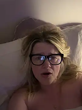 SuzieSub online show from 02-28-26, 11:50