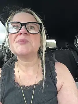 SuzieSub online show from 04-08-26, 01:11