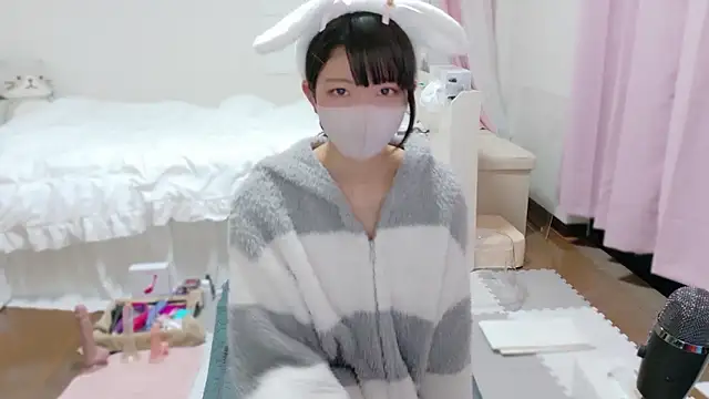 Snapshot of clara_6x9 chatting on 10-28-25, 07:49 clara 6x9 online show from 10-28-25, 07:49