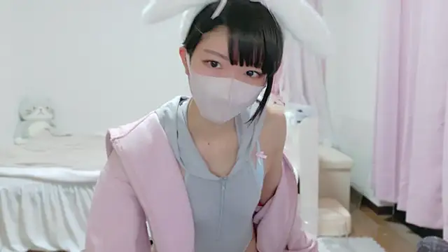 Snapshot of clara_6x9 chatting on 10-29-25, 03:03 clara 6x9 online show from 10-29-25, 03:03