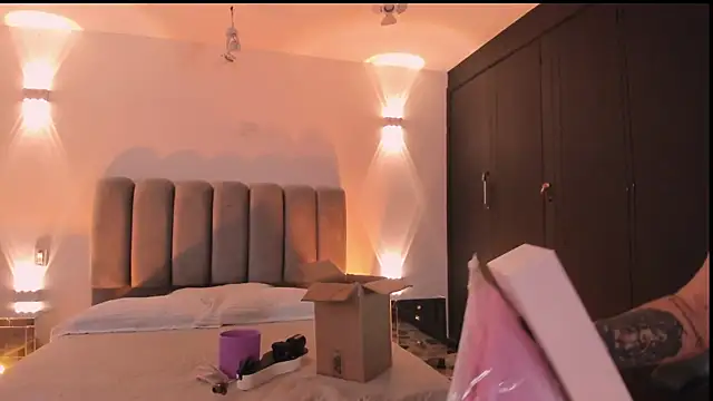 Snapshot of AlliceLover chatting on 09-13-25, 12:05 AlliceLover online show from 09-13-25, 12:05