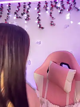 Lia  1 online show from 12-22-25, 09:12