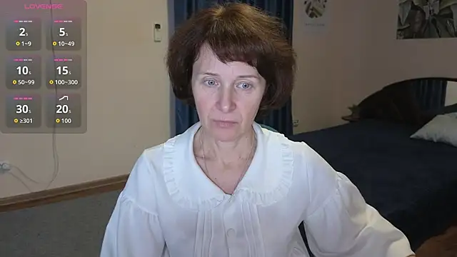 Lia Tito online show from 10-27-25, 01:04