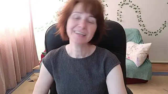 Lia Tito online show from 05-21-26, 05:47