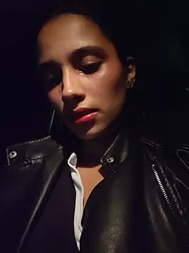 Lorena Mcfly online show from 11-22-25, 12:20