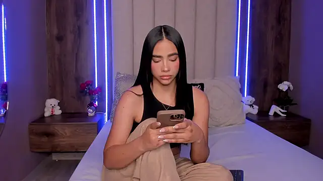 LucySalvatore  online show from 03-28-26, 09:47