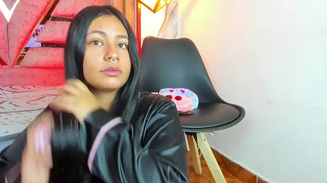 Snapshot of SamaelAndLilitt chatting on 10-17-25, 07:00 SamaelAndLilitt online show from 10-17-25, 07:00