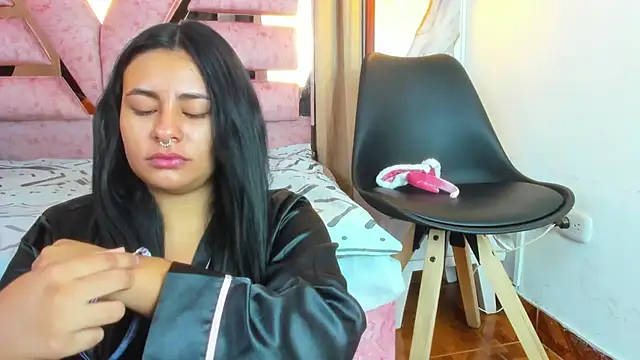 Snapshot of SamaelAndLilitt chatting on 10-19-25, 12:17 SamaelAndLilitt online show from 10-19-25, 12:17