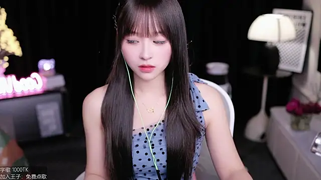 Snapshot of coward_by chatting on 09-18-25, 08:49 coward by online show from 09-18-25, 08:49