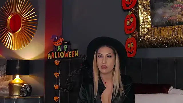 Snapshot of VickiSpice chatting on 10-31-25, 07:59 VickiSpice online show from 10-31-25, 07:59