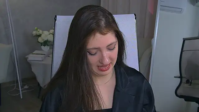 Snapshot of Mary_Miiller chatting on 11-06-25, 06:25 Mary Miiller online show from 11-06-25, 06:25