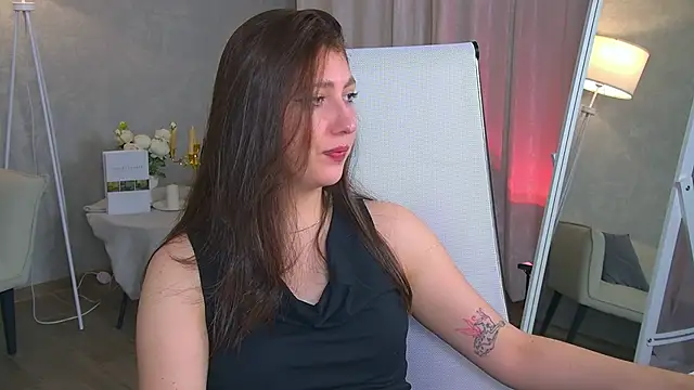 Snapshot of Mary_Miiller chatting on 11-18-25, 10:20 Mary Miiller online show from 11-18-25, 10:20