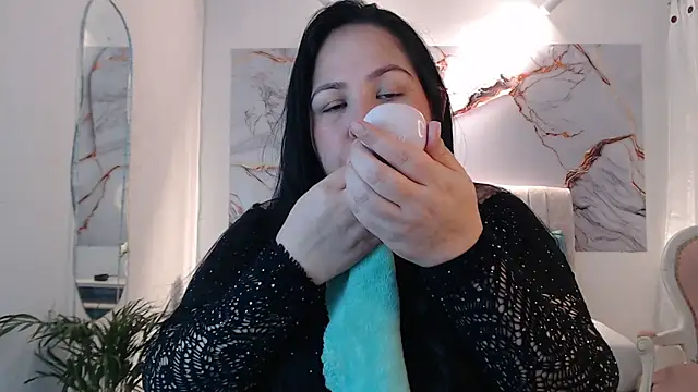 Ashley Grahaam online show from 11-16-25, 11:32