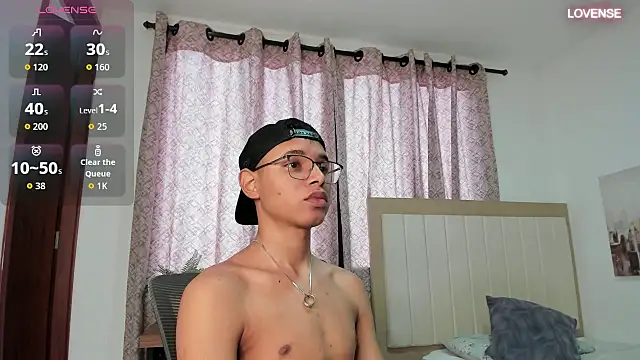 Snapshot of tristan_gold chatting on 09-18-25, 03:25 tristan gold online show from 09-18-25, 03:25