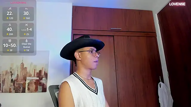Snapshot of tristan_gold chatting on 10-06-25, 10:45 tristan gold online show from 10-06-25, 10:45