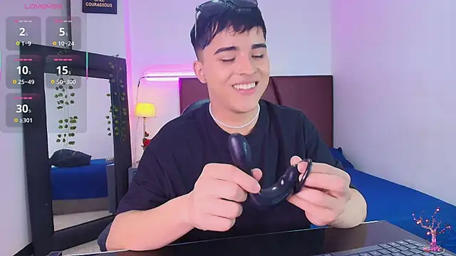 Lucass love online show from 10-27-25, 04:44