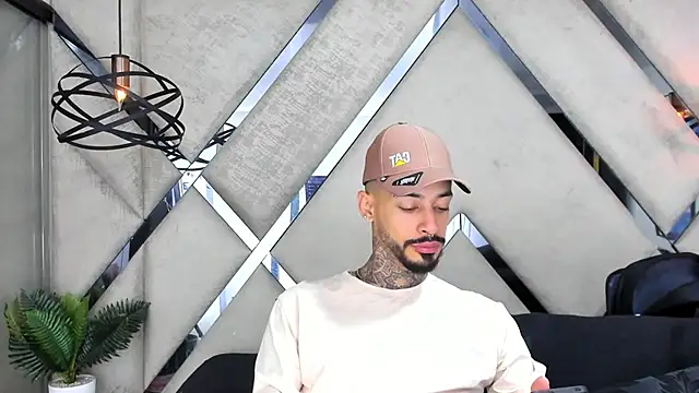 VinzenzRizzo online show from 10-22-25, 04:13