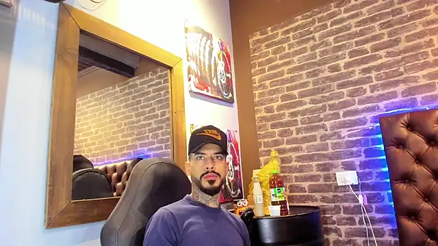 VinzenzRizzo online show from 10-28-25, 03:32